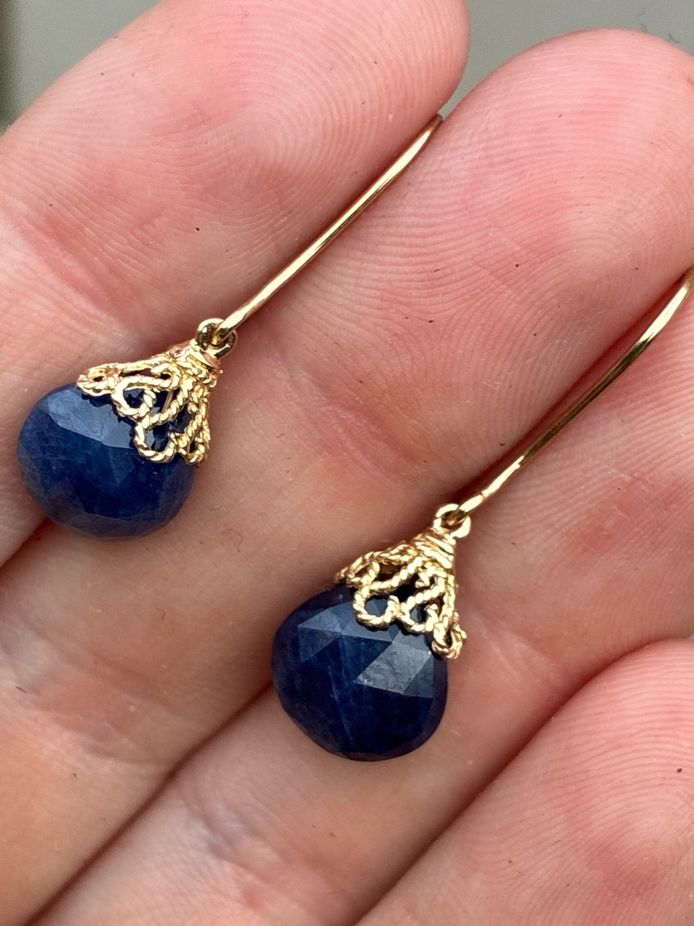 9.85ct solid 10k yellow gold unheated genuine sapphire  earrings rare